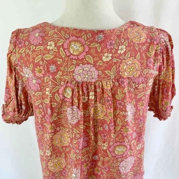 Rachel Zoe Floral Print Puff Sleeve Smocked Shoulder V-Neck Top - Medium - EUC - Picture 11 of 13